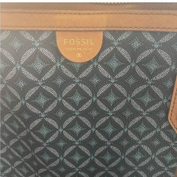 Fossil Navy and Tan Tote Bag - Picture 11 of 16